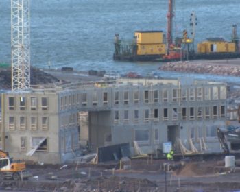MOT
TV1 maanantai 25.1.2016
Pääkaupunkiseudulla vuokra-asuntomarkkina on kuumentunut, mutta hallitus aikoo suunnata tukea yksityisille asuntosijoittajille.