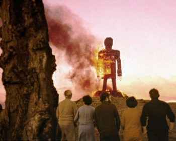(The Wicker Man, Britannia 1973) Kulttijännäri poliisista, joka etsii kadonnutta lasta Hebrideillä sijaitsevan pakanallisen saarelaisyhteisön parista. O: Robin Hardy. N: Edward Woodward, Christopher Lee, Britt Ekland. HD.
Yle Kuvapalvelu