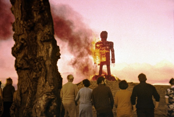 (The Wicker Man, Britannia 1973) Kulttijännäri poliisista, joka etsii kadonnutta lasta Hebrideillä sijaitsevan pakanallisen saarelaisyhteisön parista. O: Robin Hardy. N: Edward Woodward, Christopher Lee, Britt Ekland. HD.
Yle Kuvapalvelu