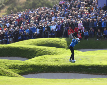 Europe’s Rory McIlroy plays a shot on the 7th hole during the fourball match on the first day of the Ryder Cup golf tournament, at Gleneagles, Scotland, Friday, Sept. 26, 2014. (AP Photo/Peter Morrison) / TT / kod 436