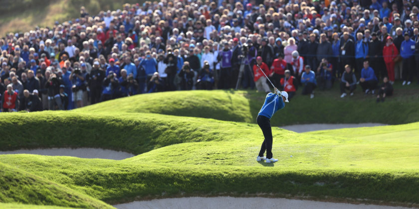 Europe’s Rory McIlroy plays a shot on the 7th hole during the fourball match on the first day of the Ryder Cup golf tournament, at Gleneagles, Scotland, Friday, Sept. 26, 2014. (AP Photo/Peter Morrison) / TT / kod 436