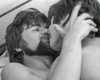 (1968) Pikkukaupungin ahdasmielisyys tuhoaa kahden nuoren idyllisen rakkauden. N: Kirsti Wallasvaara ja Eero Melasniemi. O: Mikko Niskanen. HD. Kuvassa: Ville (Eero Melasniemi) ja Liisa (Kirsti Wallasvaara).
Yle Kuvapalvelu