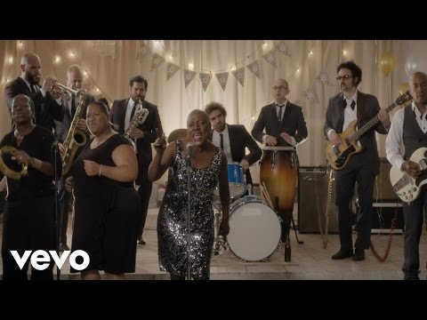 Laulaja Sharon Jones on kuollut