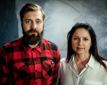 Jukka ja Kristiina (kuvassa) avioituivat kuusi vuotta sitten. Pian sen jälkeen pariskunta huomasi seksielämänsä hiipuvan. Nyt he yrittävät pelastaa liittonsa seksuaaliterapian avulla. O: Peter Wallenius HD. Jouni Soikkeli/Yle Kuvapalvelu