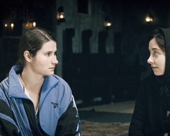 Romanialaisen Cristian Mungiun draama naisesta, joka saapuu ortodoksiluostariin, missä hänen rakastettunsa aikoo ryhtyä nunnaksi. Tunnelma käy painostavaksi, kun ystävätär joutuu manaamisen kohteeksi. Romania 2012. HD. Kuvassa: Alina
(Cristina
Flutur) ja Voichita (Cosmina Stratan).
Yle Kuvapalvelu