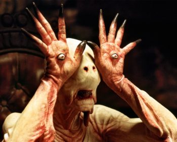 Ofelia-tyttö pakenee Pan-faunin avulla fantasiamaailmaan, kun ympärillä käydään vielä viimeistä sissisotaa vuoden 1944 Espanjassa. O: Guillermo del Toro, 2006. HD.
Yle Kuvapalvelu