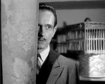 (Le corbeau, Ranska 1943) Henri-Georges Clouzot'n klassikko kuvasi miehitettyä Ranskaa niin purevasti, että se hermostutti kaikki. Nimettömät syytökset ja ilmiannot piinaavat pikkukaupungin asukkaita.
Kuvassa Rémy Germain (Pierre Fresnay).
Yle Kuvapalvelu