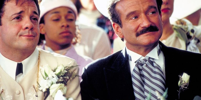 (The Birdcage, USA 1996) Menestyskomediassa homopari yrittää salata suhteensa kun heidän poikansa tuo kotiin morsiamensa isän, moralistisen senaattorin. N: Robin Williams, Gene Hackman, Nathan Lane. O: Mike Nichols. HD. Kuvassa Albert Goldman (Nathan
Lane) ja Armand Goldman (Robin Williams).
Kuva: MGM / Yle Kuvapalvelu