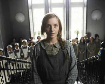 Elokuva vahvan nuoren naisen taistelusta lapsensa elämän puolesta. 1950-luvun Ruotsissa sterilointi oli ainoa lippu vapauteen tyttöjen työkodista. O: Klaus Härö. K: Kjell Sundstedt. Ruotsi-Suomi 2007. (U). Kuvassa Gertrud (Julia Högberg).
Kuva: Per Eriksson / Yle Kuvapalvelu
