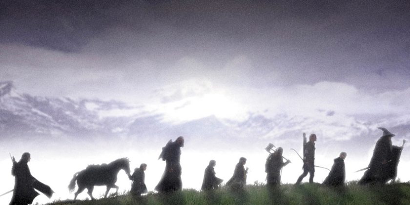 (The Lord of the Rings: The Fellowship of the Ring, Uusi-Seelanti 2001) Ensimmäinen osa Peter Jacksonin trilogiaa J. R .R. Tolkienin rakastetusta fantasiaromaanista. Sormuksen seurue lähtee vaaralliselle vaellukselleen. HD. Yle Kuvapalvelu