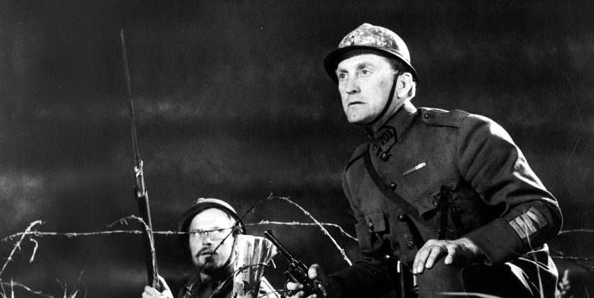 (Paths of Glory, USA 1957) Sodanvastainen klassikko, jossa kolme ranskalaista sotilasta joutuu I maailmansodassa sotaoikeuteen pelkuruudesta syytettynä. O: Stanley Kubrick. N: Kirk Douglas, Ralph Meeker, Adolphe Menjou. Kuvassa eversti Dax (Kirk
Douglas).
Yle Kuvapalvelu